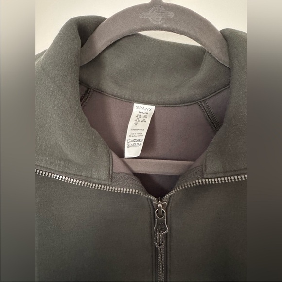SPANX Air Essentials Half Zip, Palm Green, Medium 
GUC - Picture 9 of 9